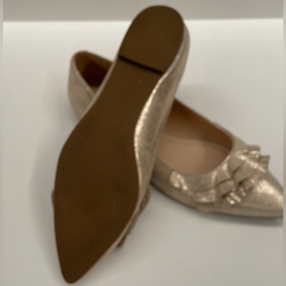 NWOT Jack Rogers Rosie Ruffle Ballet
Gold metallic flat pointy toe shoe
Gorgeous - Picture 5 of 6